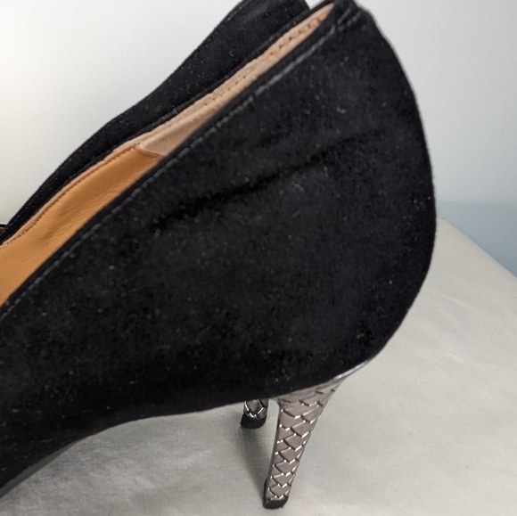 J. Renee 9.5 Velvet & Metal Heel Pointed Toe Pumps - Picture 15 of 16